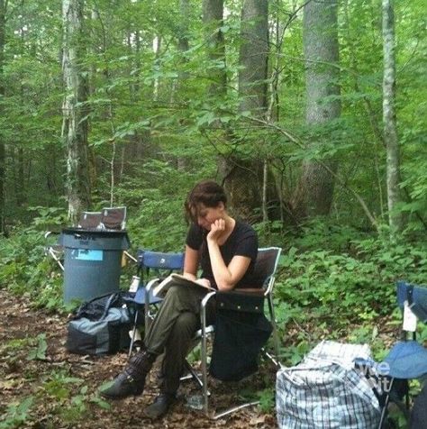 Katniss Everdeen Behind The Scenes, Peter Mellark, Katniss Aesthetic, Game Bts, Hunger Games Katniss, Hunger Games Cast, Maxon Schreave, Hunter Games, Hunger Games Movies