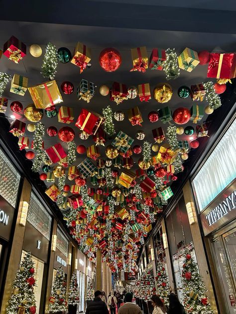 Christmas Decor Ideas Store, Presents Hanging From Ceiling, Resturant Ideas For Christmas, Pub Christmas Decor, Macys Christmas Window Display, Holiday Restaurant Decor, Christmas Pub Decorations, Christmas Restaurant Decor, Pub Christmas Decorations