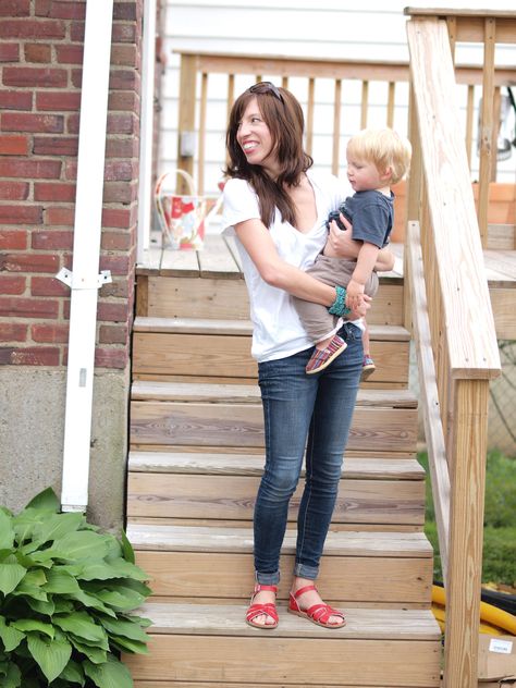 red saltwaters with skinny jeans Saltwater Sandals Outfit, Red Sandals Outfit, Long Cotton Skirt, Salt Water Sandals, Mom Edit, Good Readers, Saltwater Sandals, Water Sandals, Sandals Outfit