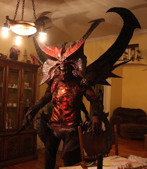 Diablo 3 cosplay Diablo Cosplay, Terrifying Halloween Costumes, Epic Halloween Costumes, Terrifying Halloween, Best Cosplay Ever, Amazing Halloween Costumes, Costume Works, Epic Cosplay, Halloween Costume Contest