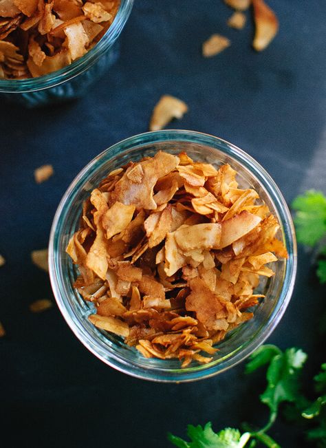 Make your own baked coconut bacon at home! It's super easy and totally irresistible. This coconut bacon recipe is gluten free and vegan. Blt Salad Recipe, Cookie And Kate, Coconut Bacon, Gluten Free Soy Sauce, Bacon Recipe, Vegan Bacon, Vegan Coconut, Bacon Salad, Bacon Recipes