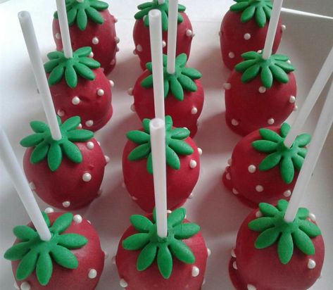 Strawberry shortcake cakepops Strawberry Shortcake Cakepops, Strawberry Shortcake Cake Pops, Strawberry Cake Pops, Strawberry Ideas, Covered Apples, Strawberry Shortcake Cake, Covered Oreos, Cake Pop, Strawberry Cake