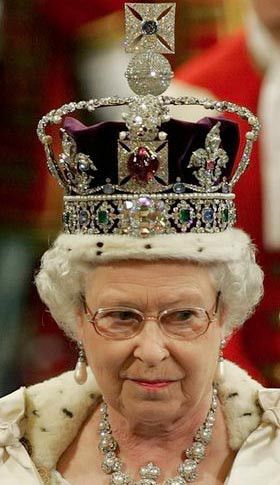 Queen Elizabeth II wearing the Imperial State Crown. The Queen Of England, Imperial State Crown, Royal Jewellery, Elizabeth 2, Queen Hat, Royal Crown Jewels, Rainha Elizabeth Ii, English Royal Family, Royal Crowns