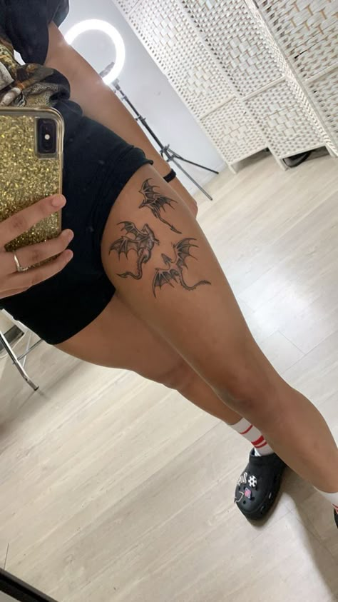 Dragon Tattoo Above Knee, Game Of Throne Dragon Tattoo, Big Dragon Tattoo Leg, Dragon Tattoo On Leg Women, Leg Tattoos Women Dragon, Dragon On Thigh Tattoo, Fantasy Patchwork Tattoos, Leg Tattoos Dark, House Of The Dragon Tattoos