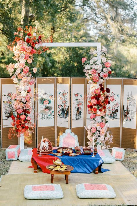 Korean Elements, Asian Wedding Themes, Korean Wedding Traditions, Tea Ceremony Wedding, Ceremony Altar, Vietnam Wedding, Asian Party, Hot Air Balloon Ride, Intricate Artwork