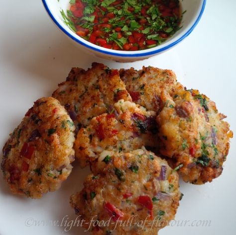 Fishball Recipe, Thai Shrimp Soup, Salmon Fish Cakes, Prawn Fish, Thai Fish Cakes, Asian Fish, Fish Cakes Recipe, Cool Food Ideas, Braised Lamb Shanks