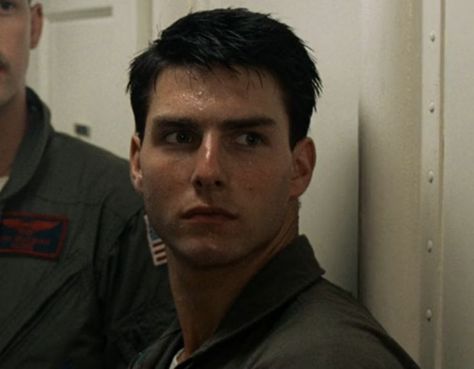 Tom Cruise Hair, The Outsiders Ponyboy, Tom Cruise Hot, 80s Men, Cute Actors, Tom Cruise, Celebrity Crush, Favorite Celebrities, Flag