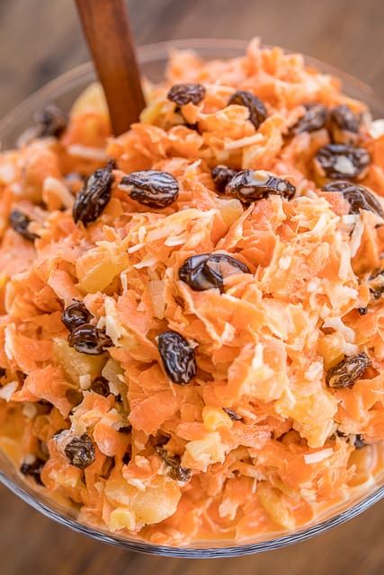 Carrot Salad - an easy and delicious side dish!! Only 6 ingredients - carrots, raisins, pineapple, coconut, sugar and mayonnaise. Reminds me of the carrot salad from Chick-fil-a!! SO good! Great side dish for potlucks or brunch. Can make in advance and refrigerate until ready to serve. YUM! #sidedish #carrotsalad #saladrecipe Carrot Rasin Salad, Chick Fil A Recipe, Raisin Salad, Carrot Raisin Salad, Carrot Salad Recipes, Potluck Side Dishes, Pineapple Salad, Cold Salad, Potluck Dishes