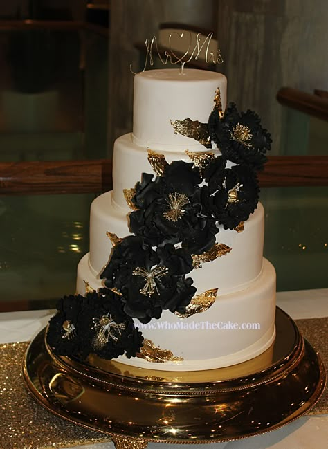 Black Gold And White Wedding Cake, Black And Gold Wedding Cakes Elegant, Wedding Cakes Black And Gold, Black White And Gold Quinceanera Theme, Quinceanera Cakes Black, Black And Gold Wedding Dress Brides, Black And Gold Quince Cake, Wedding Decor Black And Gold, Black And Gold Quince Decorations