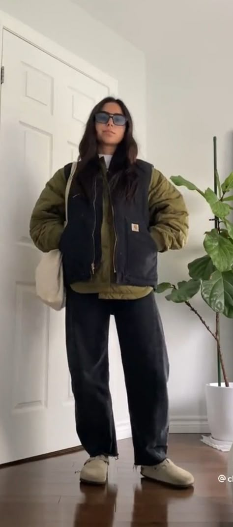 Dark Green Puffer Vest Outfit, Fall To Winter Transition Outfits, Women In Carhartt, Winter Fits Women Aesthetic, Simple Winter Outfits Casual For Women, Cool Layering Outfits, Masc Cold Weather Outfits, Autumn Jacket Outfit, White Chore Jacket Outfit