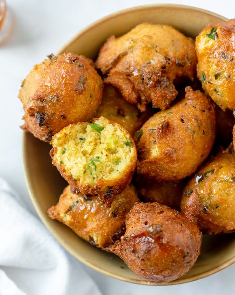 Southern Hush Puppies Hush Puppies Recipe Southern, Cajun Hush Puppies Recipe, Hush Puppies Recipe Easy, Hushpuppy Recipes, Jalapeño Hush Puppies, Homemade Hushpuppies, Southern Hush Puppies, Hush Puppies Recipe, Puppy Mix