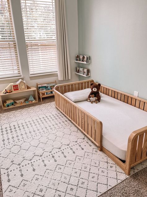 Montessori Toddler Bedroom, Montessori Floor Bed, Toddler Floor Bed, Toddler Boy Room Decor, Montessori Bedroom, Cozy Baby Room, Toddler Boy Room, Baby Boy Room Decor, Toddler Room Decor