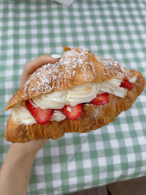 Strawberry Cream Croissant, Walkoff Wedding, Croissant Strawberry, Strawberry Croissant, Croissant Aesthetic, Food Magic, Croissant Sandwich, Strawberry Whipped Cream, Bakery Foods