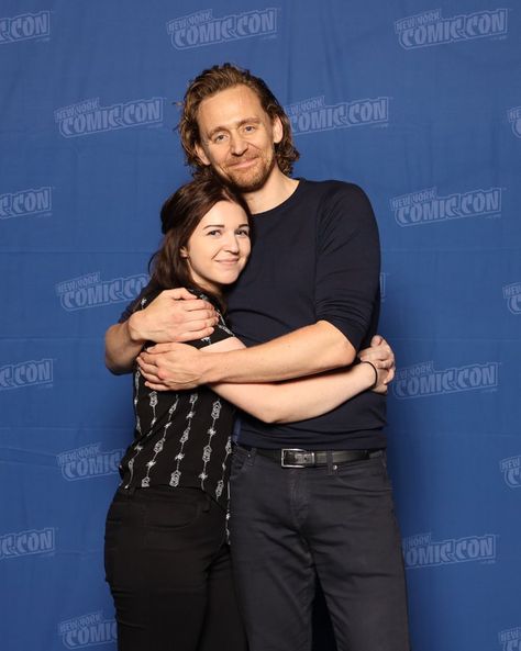 abbey || NYCC TODAY on Twitter: "“hi tom!” “oh hey, hi again!” “is there any chance that we could hug each other?” “i’d love nothing more!”… " Hug Each Other, Josh Brolin, Evangeline Lilly, D Love, Thomas William Hiddleston, Mark Ruffalo, Chris Pratt, Jeremy Renner, Tom Hiddleston Loki