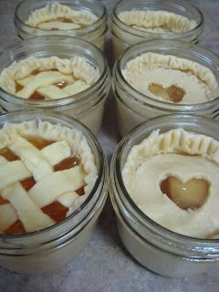 Homemade Pie in a Jar Pies In A Jar, Jar Pies, Mason Jar Baking, Mason Jar Desserts Recipes, Mason Jar Pies, Oui Jars, Pie In A Jar, Mason Jar Food, Desserts In A Jar