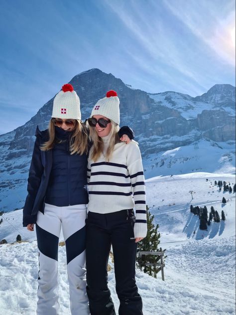 Apres Ski Switzerland, Afterski Outfit, Skier Outfit, Skiing Aesthetic Outfits, Girls Ski Trip, Ski Fits, Apres Ski Outfits, Val Thorens, Apres Ski Party