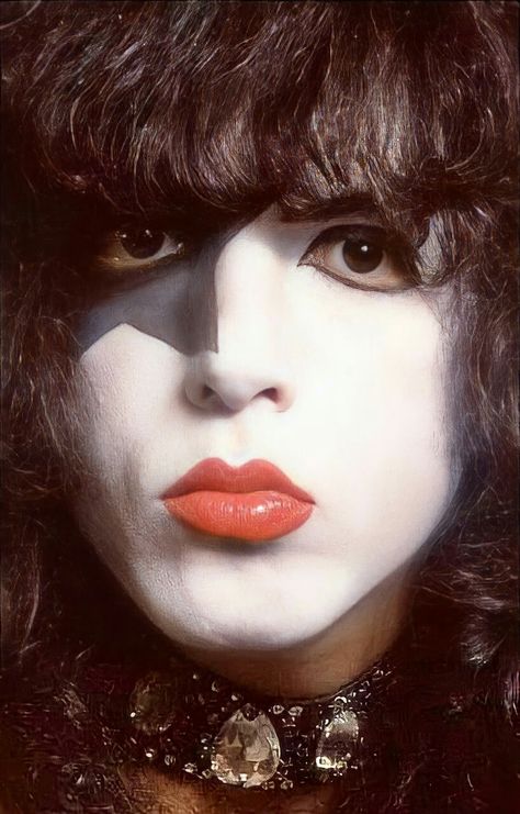 Kiss Makeup Tutorial, Kiss Band Outfits, Kiss Makeup Band, Kiss Makeup Look, Paul Stanley Makeup, Kiss Band Art, Kiss Band Makeup, Starchild Kiss, Kizz Band