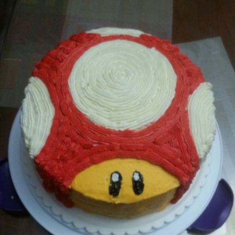 Mario Cake And Cupcakes, Mario Simple Cake, Super Mario Toad Cake, Mario Diy Cake, Mario Toad Birthday Cake, Mario Cake Easy Birthday, Mario Toad Cake, Diy Mario Cake Easy, Simple Super Mario Birthday Cake