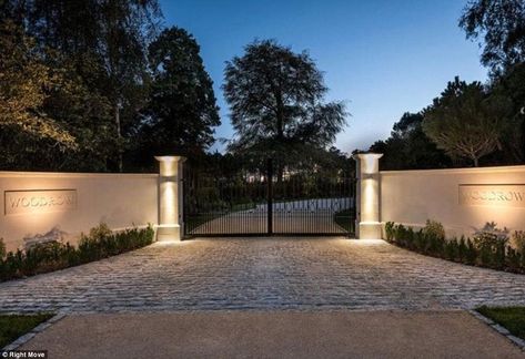 Garden Elevation, Driveway Entrance Landscaping, Gate Lights, Driveway Entrance, Driveway Design, Entrance Gates Design, Dream Life House, Front Gates, Gate House