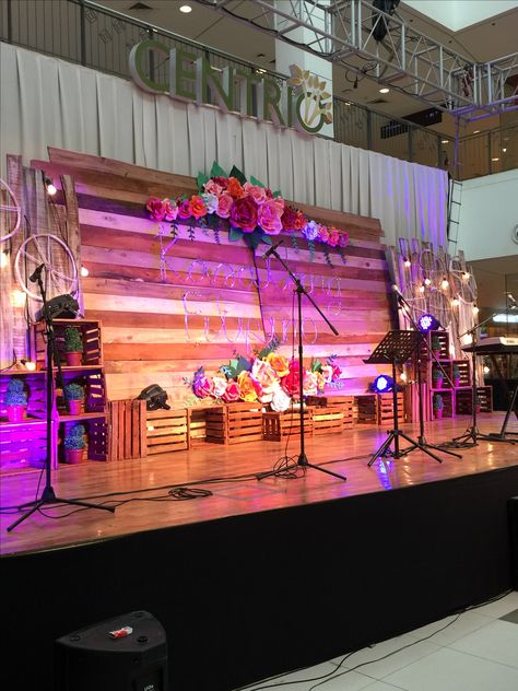 Stage design bohemian Bohemian Stage Decoration, Small Stage Design, Concert Decorations, Worship Concert, Small Stage, Worship Night, Bridal Fair, Wedding Stage Design, Wedding Decor Ideas