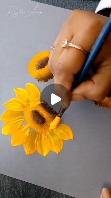 How To Paint A Sunflower, How To Paint Sunflowers Acrylic, Easy Sunflower Painting, Sunflower Painting Acrylic, How To Paint Sunflowers, Sunflower Acrylic Painting, Painted Sunflowers, Acrylic Painting Flowers, Acrylic Painting Techniques