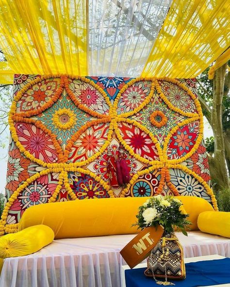 Wedding Decoration ideas Pithi Decoration, Mehendi Backdrop, Haldi Backdrop, Haldi Decoration Ideas, Haldi Ceremony Decorations, Haldi Decoration, Small Wedding Decor, Mehendi Decor Ideas, Haldi Decor