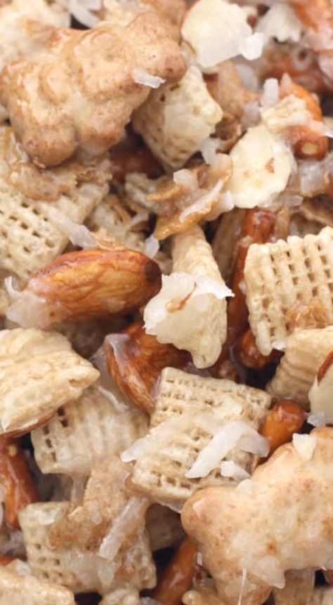 Chex Mix Recipes Sweet, Sweet Chex Mix, Sweet Chex, Snacks Diy, Chex Mix Recipe, Snack Mixes, Chex Mix Recipes, Tasty Snacks, Snack Mix Recipes