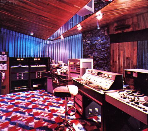 studios – Preservation Sound Vintage Recording Studio, 80s Music Studio, Studio Aesthetics, 90s Interior Design, 1960s Recording Studio, 80s Record Store, 1970s Record Store, Portable Console, 90s Interior