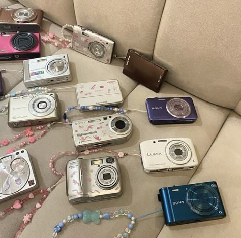 Digital Camera Collection, Digi Cam Photos, Digi Cam Aesthetic, Digicam Photos, Digicam Pics, I Like Shiny Things, Digicam Aesthetic, Digi Camera, 00s Aesthetic