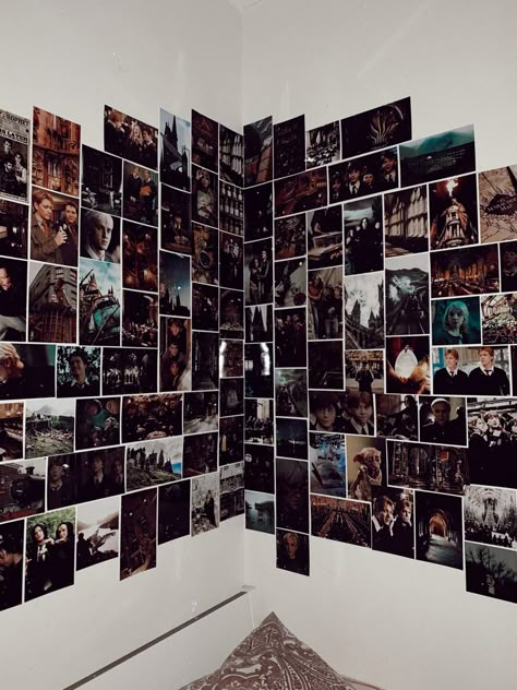 Harry Potter Aesthetic Photos For Wall, Harry Potter Collage Wall, Harry Potter Photo Wall Collage, Harry Potter Wall Collage Ideas, Harry Potter Inspired Bedroom Gryffindor, Harry Potter Inspired Bedroom Aesthetic, Harry Potter Aesthetic Bedroom Ideas, Harry Potter Wall Decorations, Aesthetic Harry Potter Room