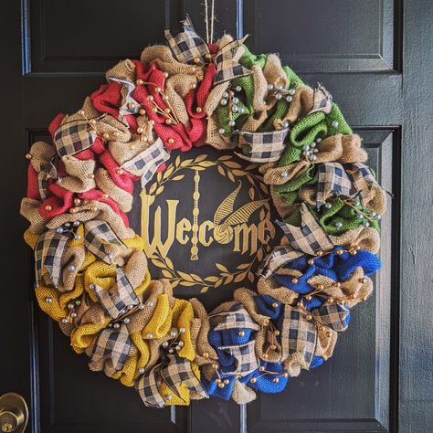 Harry Potter Wreaths, Harry Potter Wreath Ideas, Harry Potter Theme Wreath, Harry Potter Christmas Wreath, Harry Potter Door Wreath, Harry Potter Wreath Christmas, Hufflepuff Wreath, Harry Potter Wreath Diy, Christmas Harry Potter Decoration