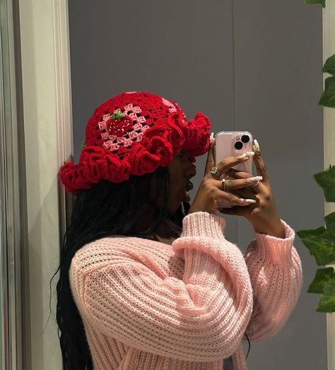 Strawberry Shortcake Crochet Hat, Ruffle Hat Crochet, Strawberry Shortcake Crochet, Strawberry Shortcake Hat, Ruffle Hat, Crochet Summer Hats, Crochet Ruffle, Mode Crochet, Crochet Bee