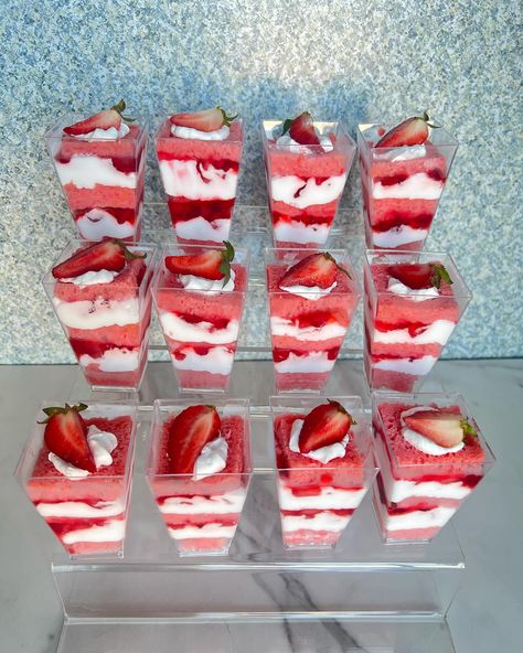 Cake shooters…. Choose your favorite flavor! #cakeshooters #desserts #angiesweetcreations #sugart #cakecups Strawberry Cake Shooters, Desert Shooters, Shooters Recipes, Cake Shooters, Dessert Shooters Recipes, Cups Recipes, Shooter Recipes, Dessert Inspiration, Dessert Cups Recipes