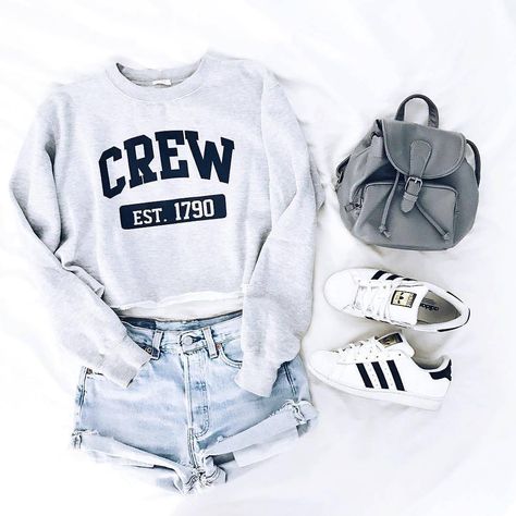 OOTD. YES or NO? credit @priscillax103 #americanstyle #ootd- Tap the link now to see our super collection of accessories made just for you! Adidas Sneakers Outfit, Top Spring Outfits, Pakaian Hipster, Brandy Melville Outfits, Casual Date Night Outfit, Sneaker Outfits, Teenage Outfits, Summer Outfits For Teens, Stylish Summer Outfits