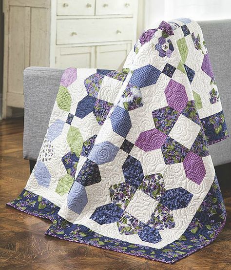 Prairie Flower Quilt Prairie Flower Quilt, Missouri Quilt Tutorials, Missouri Star Quilt Company Tutorials, Missouri Star Quilt Tutorials, Layer Cake Quilt Patterns, Flower Quilt Patterns, Missouri Quilt, Charm Pack Quilts, Prairie Flower