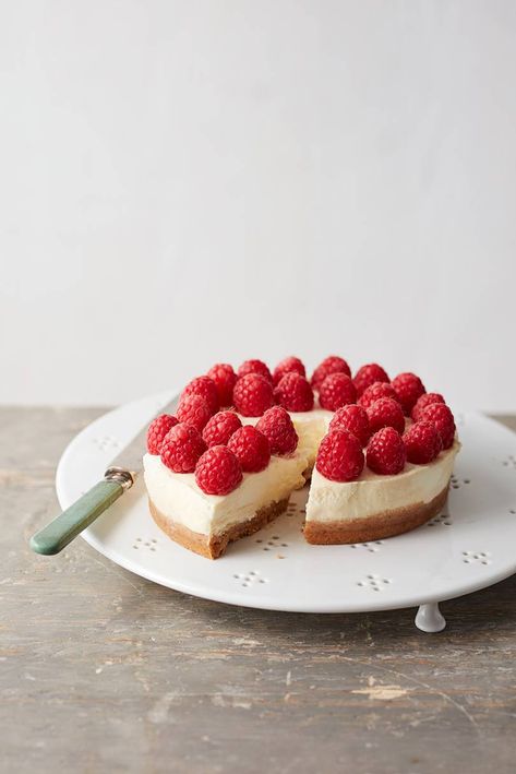 Raspberry Ricotta, Aesthetic Lemon, Easy Cheesecake Recipe, Creamy Cheesecake Recipe, Lemon Raspberry Cheesecake, Lemon And Raspberry, Fresh Ricotta, Cheesecake Mix, Ricotta Cheesecake