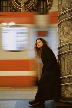 Subway Photoshoot, Creative Photoshoot, Street Portrait, U Bahn, Outdoor Photoshoot, Foto Poses, Fall Photoshoot, Cinematic Photography, Photo Projects