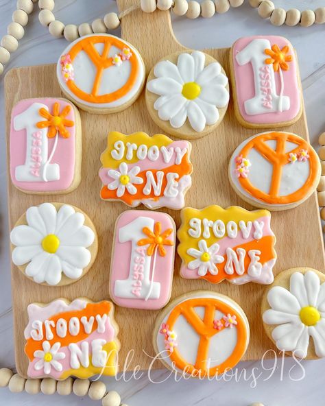 Groovy One 🌸🧡 Pricing? 👉🏻 https://msha.ke/alecreations918 • • • • #alecreations918 #tulsasmallbuisness #tulsaoklahoma #decoratedsugarcookies #customcookies #cookie #cookies #inspirationcookies #cookiesofinstagram #desserts #dessertporn #dessertideas #partyideas #party #sugarcookies #royalicing #royalicingcookies #cookies #cookiesideas #royalicingideas #groovyone #groovyonebirthday #groovyonecookies #groovyonetheme #groovyoneparty #partycookies Groovy 1 Cookies, Groovy One Cookies, Groovy Cookies, Groovy One, Butterfly Cookies, Tulsa Oklahoma, Cookie Ideas, Boys Birthday, Birthday Cookies