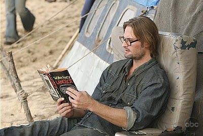 dude .... it looks like someone steam-rolled harry potter..... (i'd still take him!): siis joo, ihan pornoa lukevalle naiselle Men Reading, Josh Holloway, Lost Tv Show, Devious Maids, Hemlock Grove, The Lost World, Enjoy Reading, Im Lost, كريستيانو رونالدو