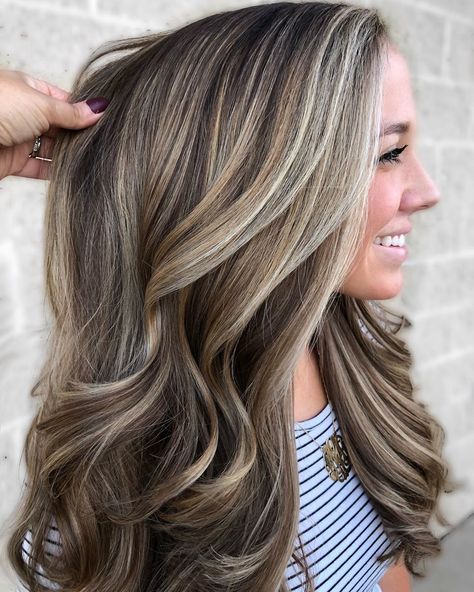 30 Stunning Ash Blonde Hair Ideas to Try in 2020 - Hair Adviser Popelavá Blond, Ash Blonde Hair With Highlights, Dark Ash Blonde Hair, Ash Blonde Hair Dye, Light Ash Blonde Hair, Hairstyles Anime, Ash Blonde Hair Colour, Icy Blonde Hair, Ash Hair