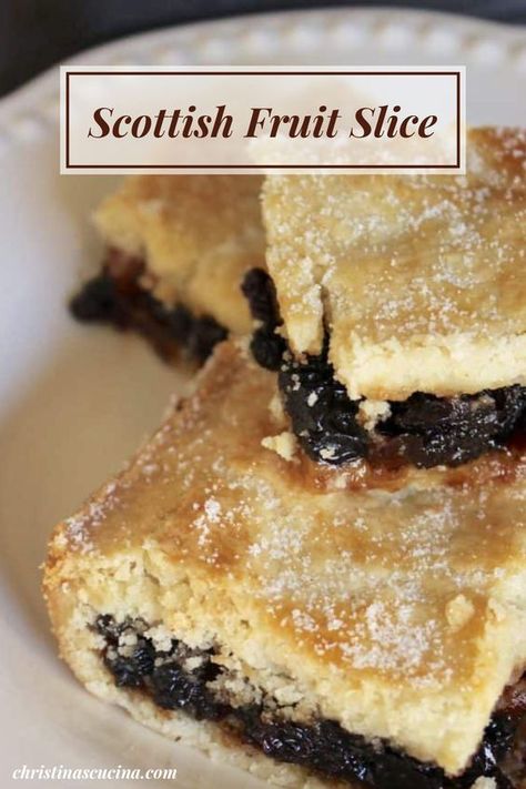 Fruit Squares, Scottish Desserts, Scottish Dishes, Cake Pizza, British Cooking, British Desserts, Tray Bake Recipes, Pizza Sandwich, Scottish Recipes