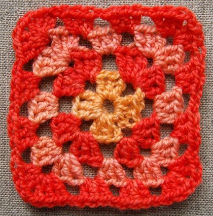 grannies Crochet Tattoo, Easy Granny Square, Crochet Granny Square Tutorial, Sunburst Granny Square, Granny Square Tutorial, Granny Square Projects, Purl Bee, Lace Weight Yarn, Granny Square Blanket