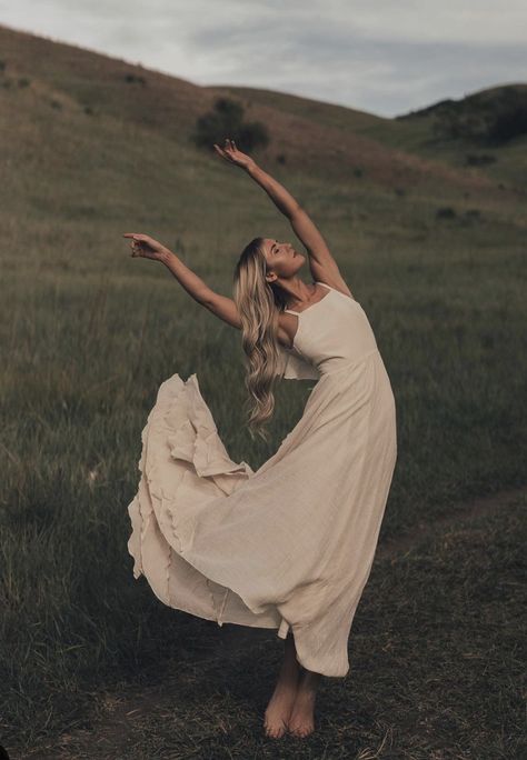 Dreamy Moodboard, Outdoor Dance Photography, Kylie Katich, Travel Portraits, Dance Senior Pictures, Free Spirit Aesthetic, Lake Photoshoot, Dance Photo Shoot, Spring Photoshoot