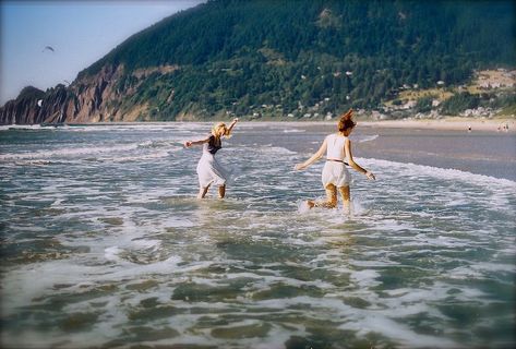 Friends. | Anna and Tuesday. | FrancescaTP | Flickr Film Friends, Friends Film, Film Pictures, Summer Dream, Film Aesthetic, Photography Inspo, Adele, Summer Aesthetic, Pretty Pictures