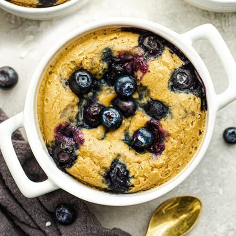 Blueberry Baked Oats - Life Made Sweeter Easy Oatmeal Recipes Breakfast, Blended Baked Oats, Blueberry Baked Oats, Vegan Oats, Easy Oatmeal Recipes, Oats Recipes Breakfast, Oatmeal Flavors, Ideas For Autumn, Healthy Blueberry Muffins