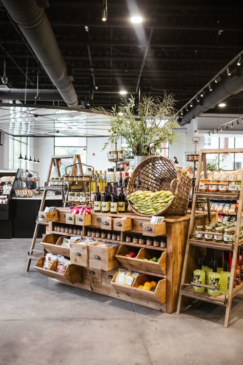 Pantry That Looks Like A Store, Food Boutique Store, Deli Food Display, Vegetable Display Market, Organic Food Shop Design, Gourmet Market Design, Boutique Food Market, General Store Display Ideas, Wine Retail Display