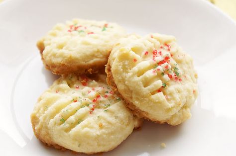 Whipped shortbread cookies Recipes With Cornstarch, Shortbread Cookies With Cornstarch, Cornstarch Cookies, Swedish Cookies, Scandinavian Recipes, Shortbread Cookies Recipe, Gourmet Cookie, Butter Cookies Easy, Resepi Biskut