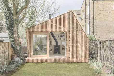 Writers-Shed-Wai-Ming-Ng-Weston-Surman-Deane-garden English Townhouse, Sustainable Houses, Shed Tiny House, Garden Room Ideas, Tiny House Swoon, London Garden, Tiny Cottage, Garden Studio, Brick Building