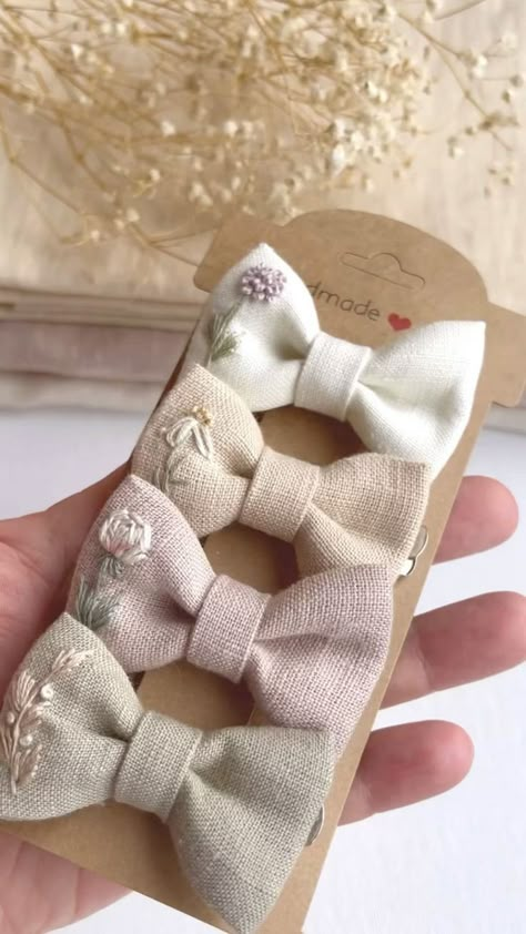 Hair Bows Diy Ribbon, Embroidered Hair Bows, Diy Hair Accessories Ribbon, Bows Diy Ribbon, Hand Embroidery Patterns Flowers, Diy Embroidery Patterns, Handmade Embroidery Designs, Pola Sulam, Handmade Hair Bows