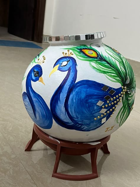 Janmashtami Matki Decorations, Pot Painting For Janmashtami, Peacock Pot Painting, Matki Painting Ideas For Janmashtami, Diy Matki Decoration, Pot Painting Ideas For Competition, Matka Painting For Janmashtami, Matki Painting Ideas Creative, Matuki Art